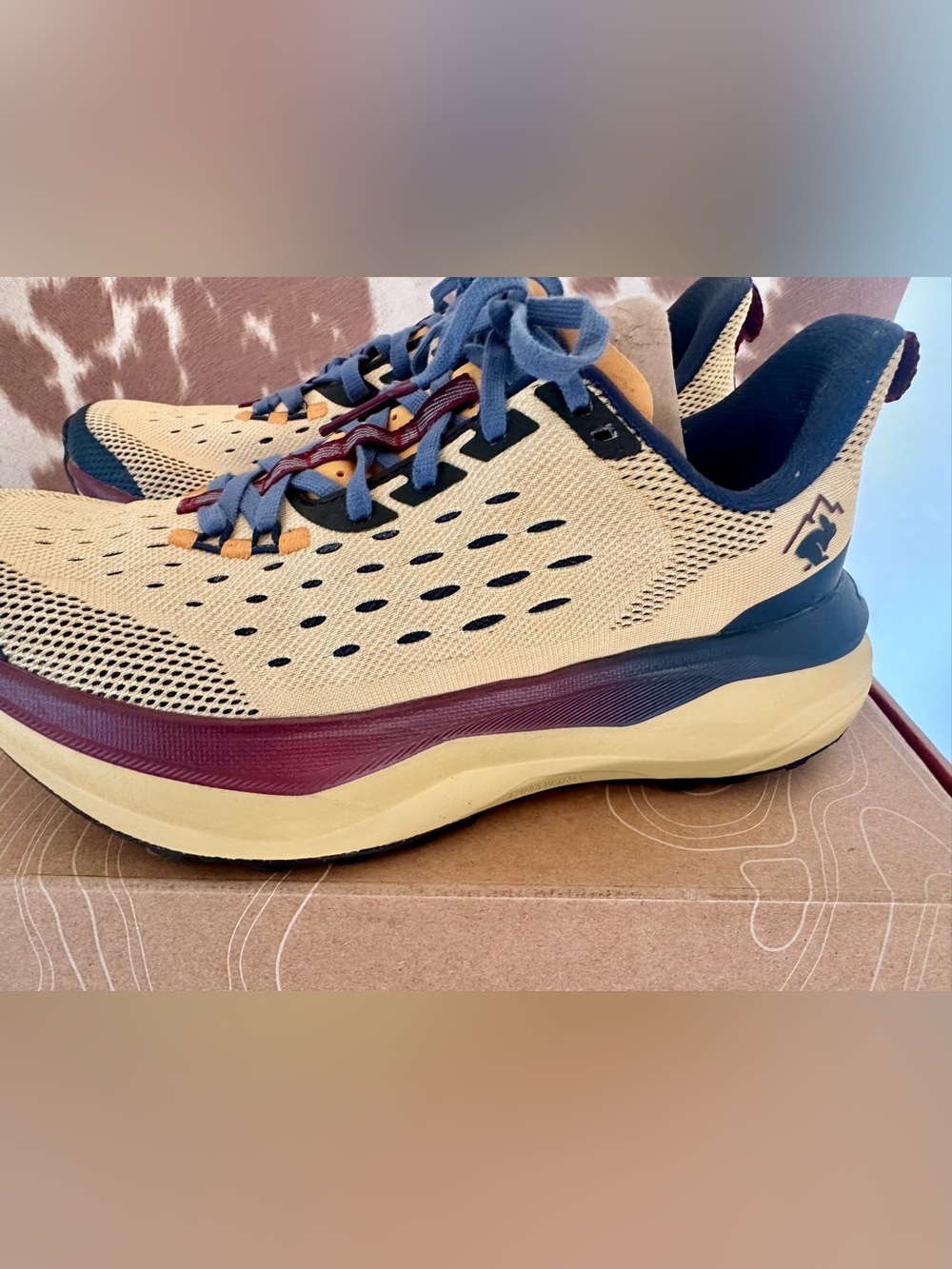 RUNINRABBIT Women’s 8.5 NIB High Country trail running shoe - Picture 3 of 13
